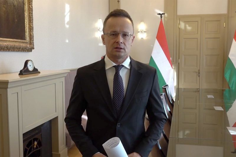10 magyart menekítettek ki Kijevből, köztük a magyar nagykövetség munkatársait