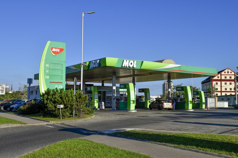 1400 forintért árulta a benzint a MOL Csehországban 