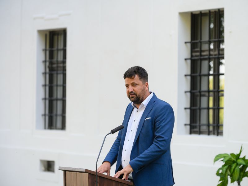 Három nappal a választások előtt lemondott Balatonalmádi polgármestere