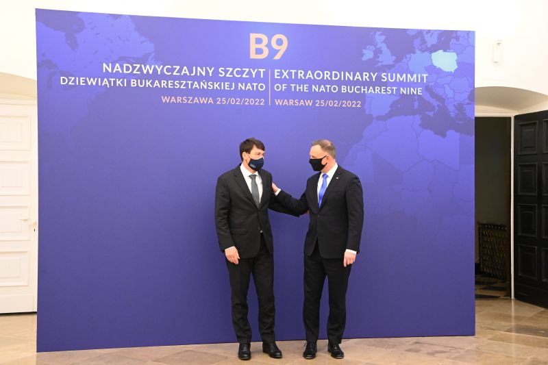 A lengyel elnöknek kínos Áder János jelenléte a jelek szerint, mintha elkerülné a találkozást a magyar államfővel