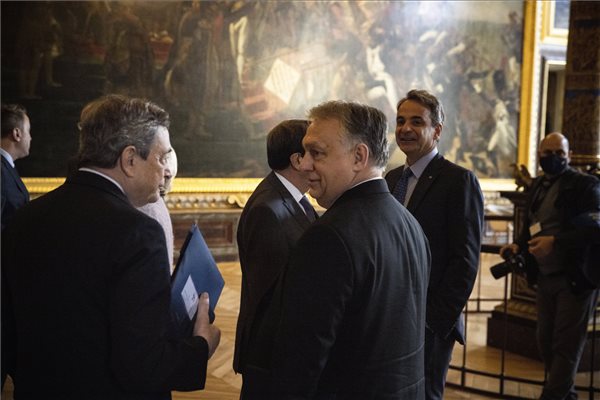 Orbán: "Ma is kiállunk a magyar érdekek mellett" – folytatódik az EU-csúcs, fotók is érkeztek