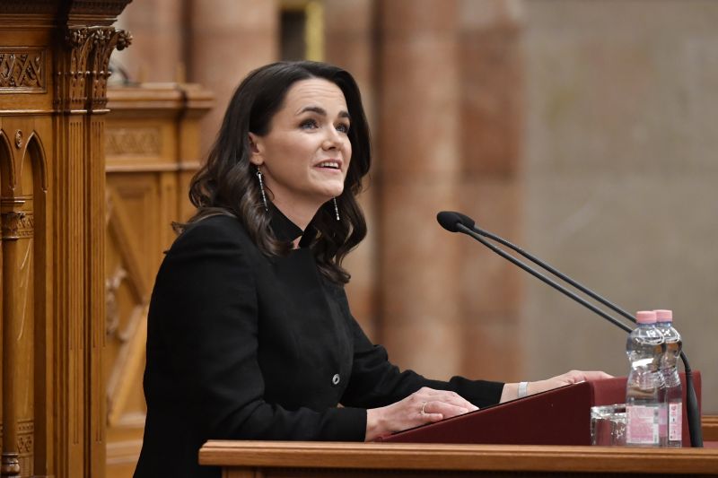 Megválasztotta köztársasági elnökké Novák Katalint a parlament fideszes többsége