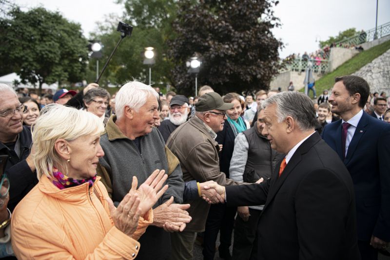 Gyomrost adott az időseknek Orbán kormánya: elbukják az osztogatást