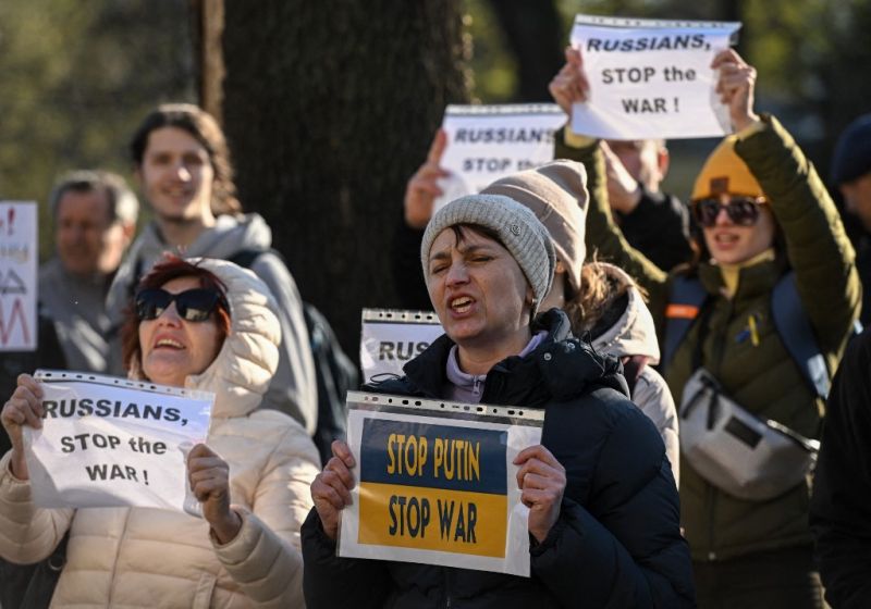 Nekihajtott egy autó a bukaresti orosz nagykövetség kerítésének, lehet, hogy nem véletlenül