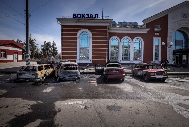 Csak erős idegzetűeknek! Fotókon a karamatorszki vasútállomáson történt pusztítás
