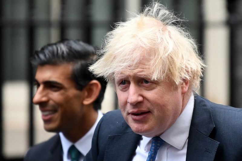 Boris Johnsont megbírságolják, mert a karantén alatt illegális bulin vett részt
