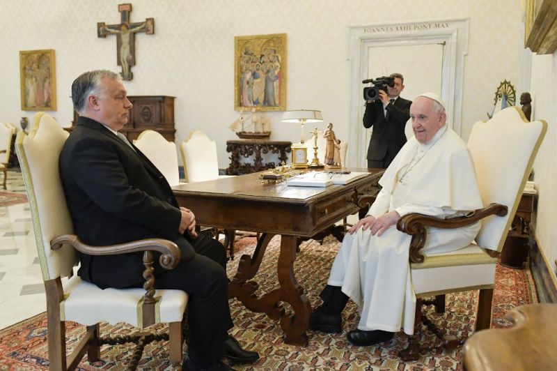 Orbán Viktor meglátogatta Ferenc pápát a Vatikánban