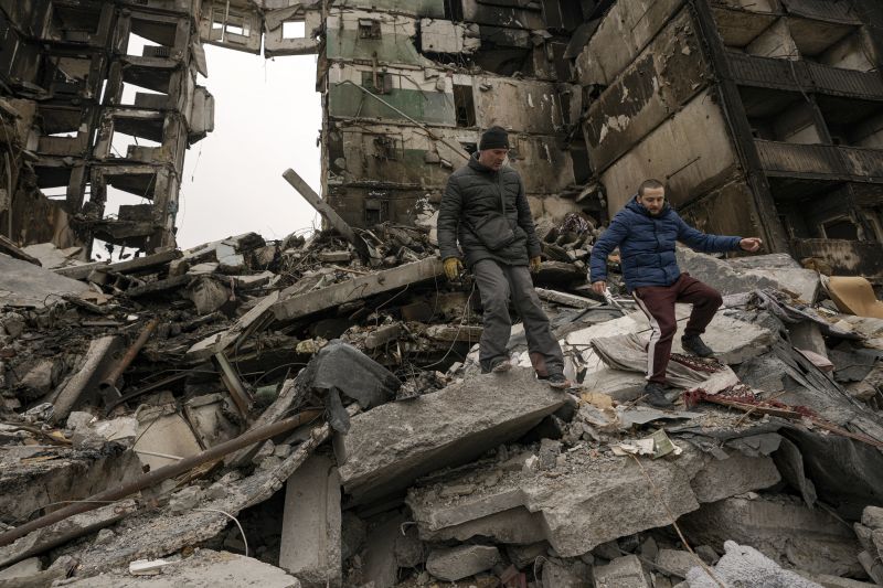 Újabb ukrán városban kerültek elő holttestek a romok alól