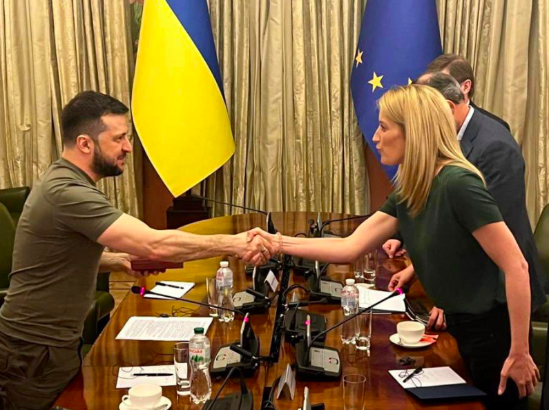 Váratlan látogatás: Kijevbe utazott az EP elnöke, Zelenszkijjel találkozott