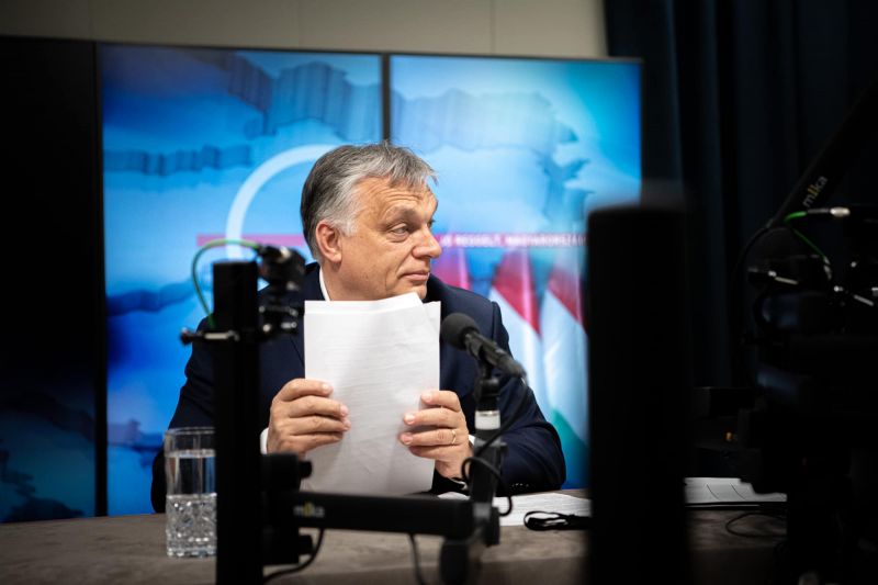 Orbán Putyin segítségével akarja bekebelezni Szlovákiát a szlovák parlament elnöke szerint