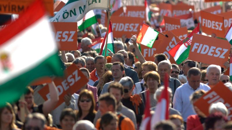 "Baloldali cselekedetei miatt" kilép a pártból egy fideszes polgármester, és le is mondatnák tisztségéről