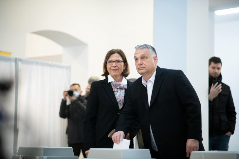A Financial Times szerint az EU-nak fokoznia kell a nyomást Orbán Viktoron