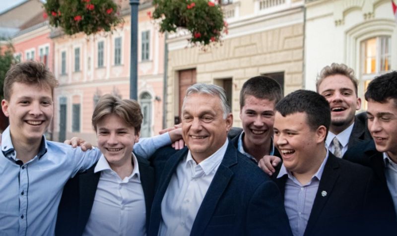 Orbán üzent a fiataloknak: Nem fogtok ennél jobb ajánlatot kapni