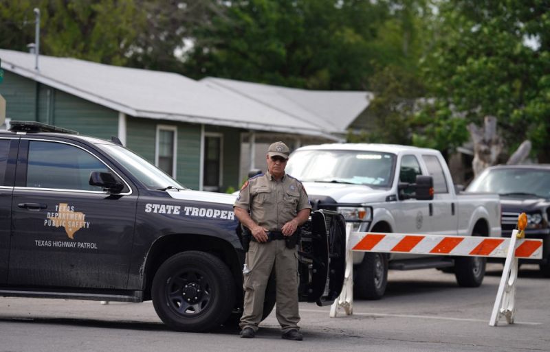 Iskolai lövöldözésben meghalt legalább tizennyolc kisdiák és egy tanár Texasban