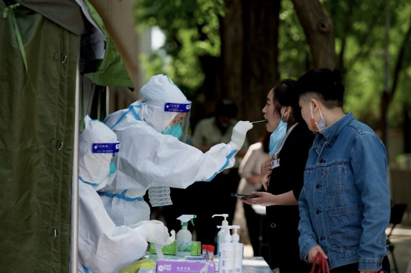 Koronavírus: tovább folyik a pekingi lakosság tesztelése