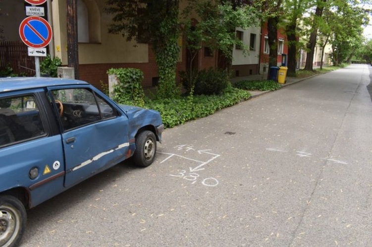Autót lopott egy 18 éves Szegeden, nekiment egy parkoló kocsinak, elmenekült, majd visszament – persze, hogy elkapták