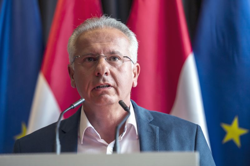 A pécsi Fidesz keményen beleállt a város "sunnyogó" polgármesterébe 