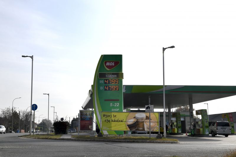 Meddig tankolhatunk még 480-ért? Az Európai Bizottság vizsgálni kezdte a magyar benzinár-szabályozást