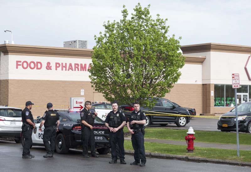 Buffalóban egy fegyveres tüzet nyitott egy szupermarketben – legalább tízen meghaltak, az elkövető őrizetben