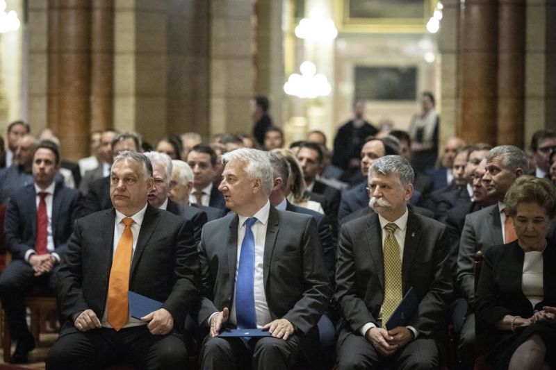 Orbán Viktort hétfőn ötödjére kérik fel a Parlamentben az új kormány megalakítására