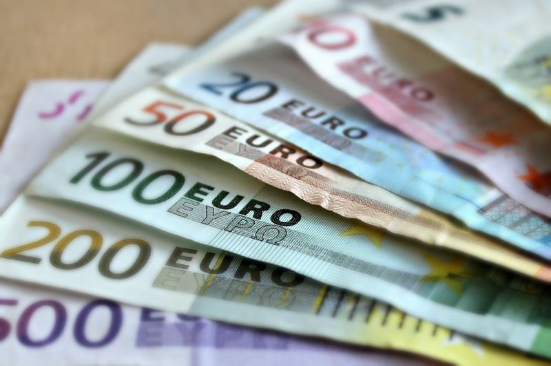 Újra 395 forint fölött van az euró