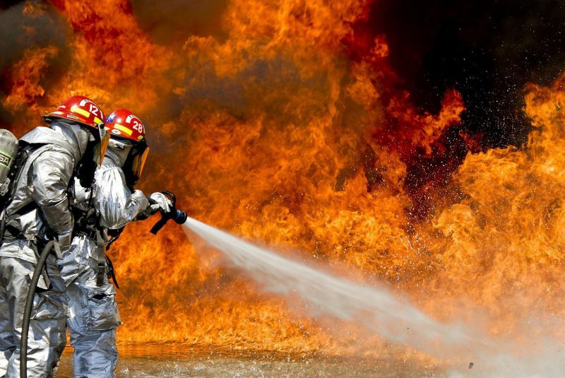 Hatalmas tűz tombol Budapesten – riasztották a katasztrófavédelmet is