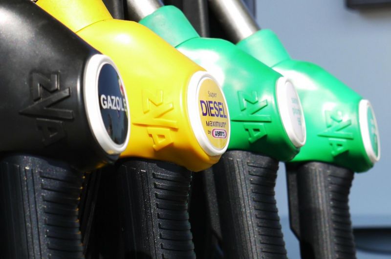 Nemcsak a magyar rendszámú autókba tankolhatnak hatósági áras benzint – itt vannak a kivételek