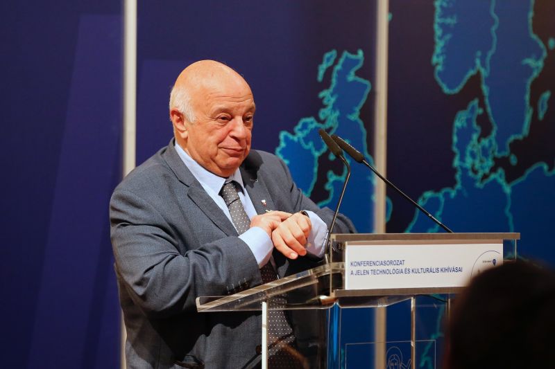 Nógrádi György: az ukrán politikai vezetés pofátlanul fenyegeti a világot