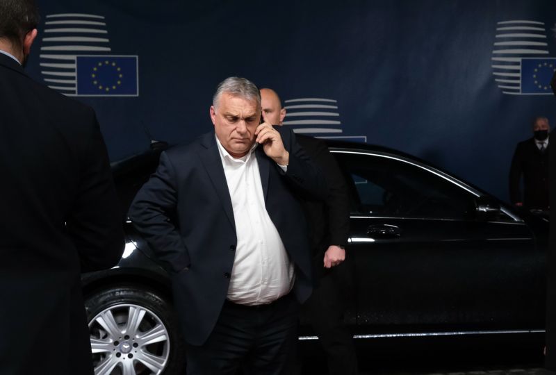 Megdicsérte Orbánt az orosz miniszterelnök 