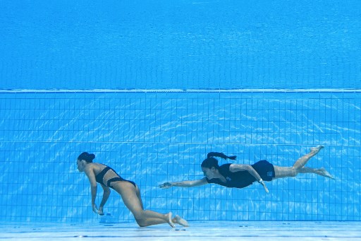 Szívszorító pillanatok: így mentette ki a mélyvízben elájult versenyzőjét az edző a budapesti vb-n