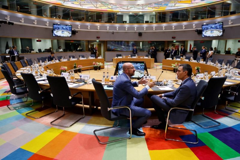 Megkezdődött a tagállami vezetők csúcstalálkozója, középpontjában az ukrajnai háború és az EU-bővítése áll