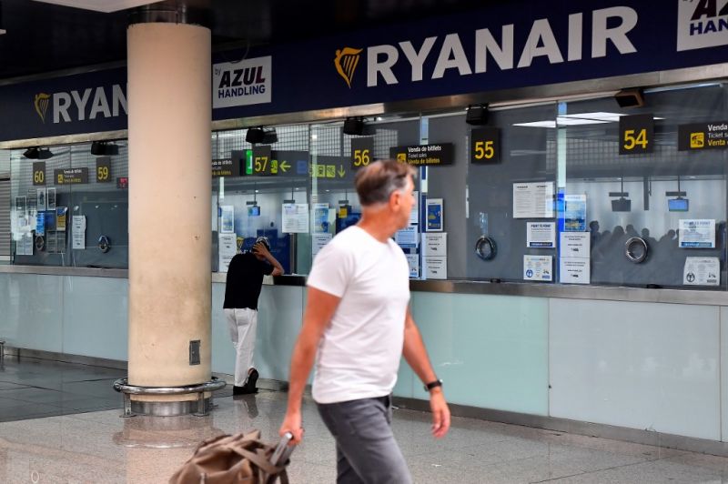 Harcba hívja nyaralni vágyó utasait a Ryanair "a Nagy Márton miniszter úr által kivetett ostoba adó ellen"