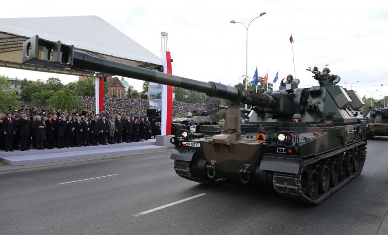 Ukrán védelmi miniszter: a nagy kaliberű lengyel löveg is készen áll a harci bevetésre