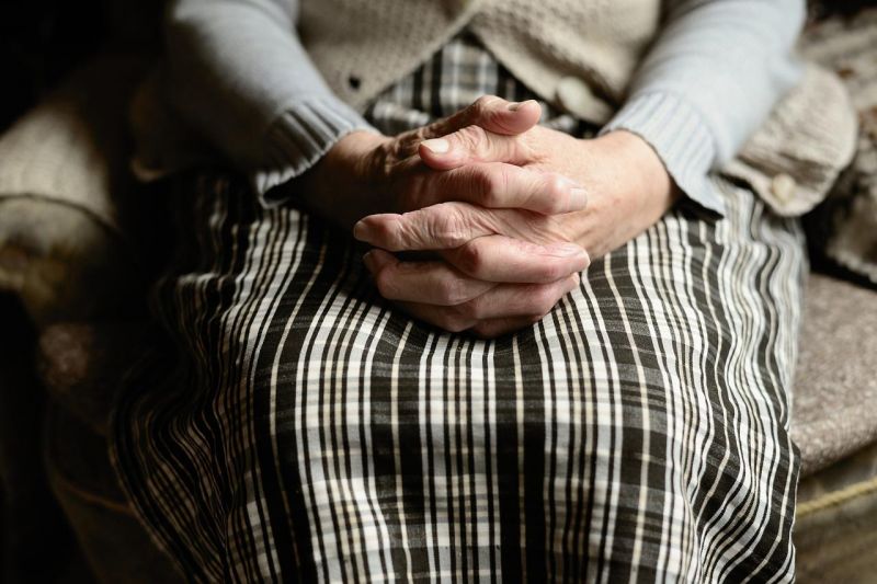 Horror az idősotthonban: a szobatársak együtt akartak a halálba menni, most vádat emeltek az életben maradt nő ellen