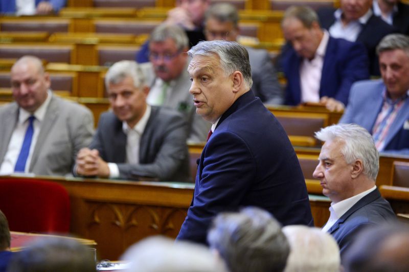 A tanárok fizetéséről kérdezték Orbánt, gyurcsányozni sem felejtett el válaszában