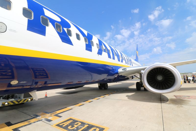 Nem tétlenkedik a Ryanair: Már át is hárították az extraprofitadót az utasokra