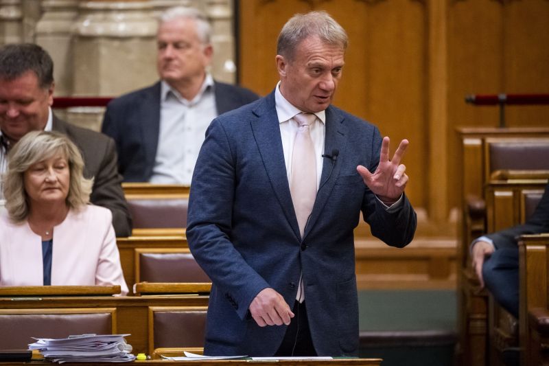 Közleményt adott ki a DK: "Orbánék csúnyán lebuktak most"
