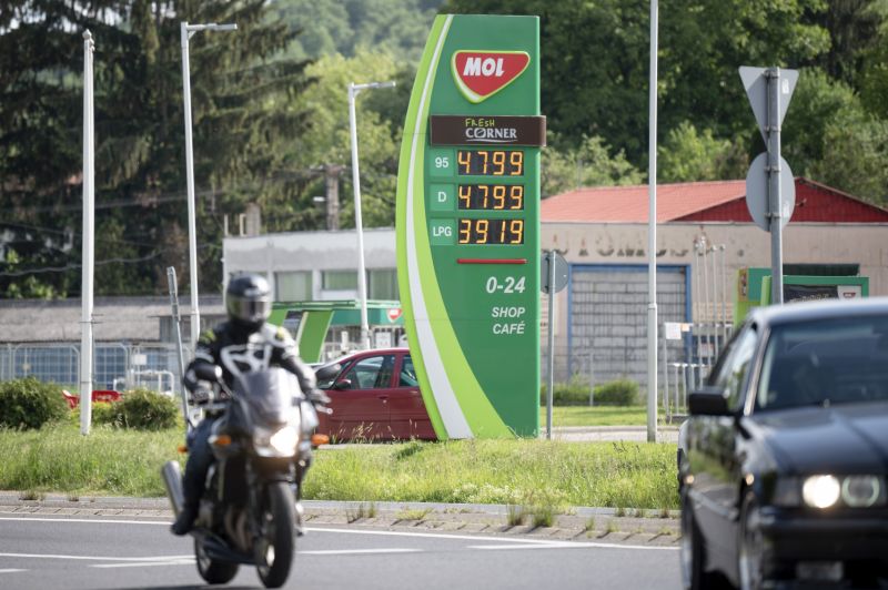 El fog fogyni a benzin a 480 forintos árstop miatt – Így játsszák ki a magyarok a szabályokat! 