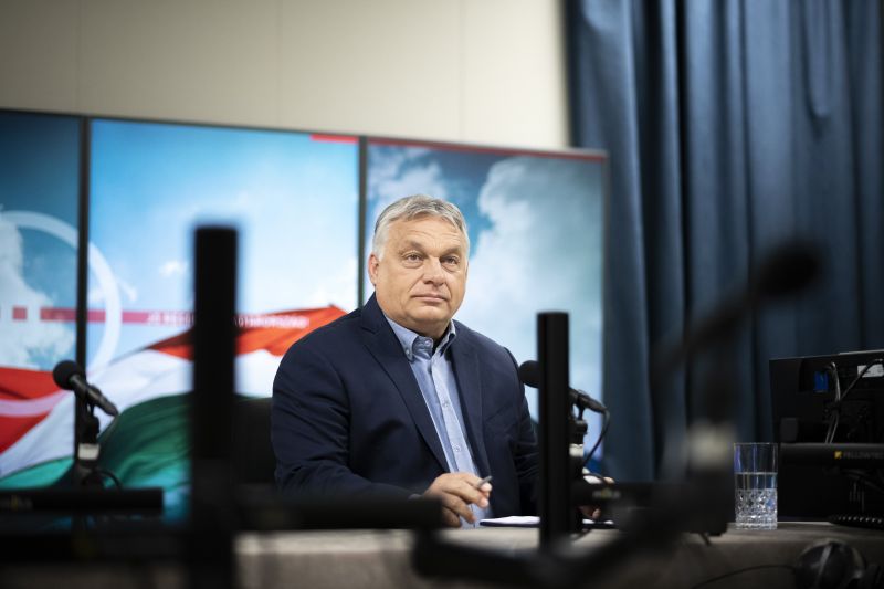 Orbán Viktor erdélyi programja a focilelátón indult 