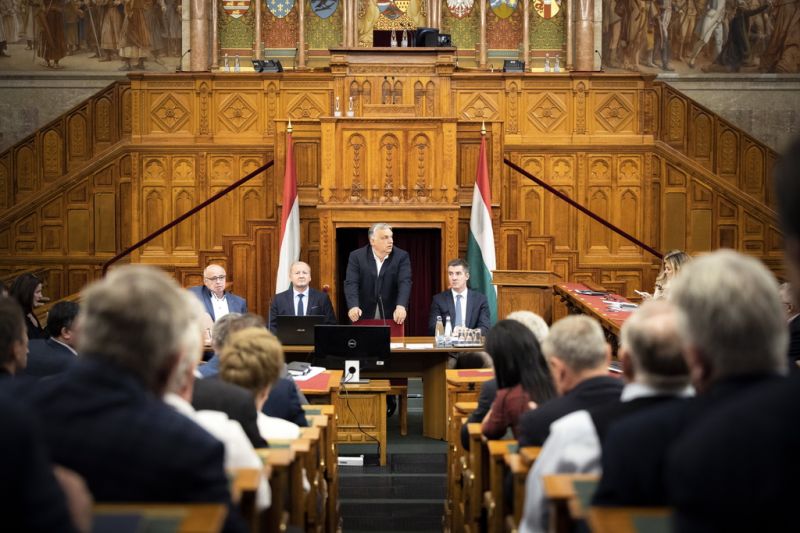 Pár napja még konzultációról beszélt a miniszter, ehhez képest már ma megszavazza a Fidesz a katás vállalkozókat sújtó módosítást