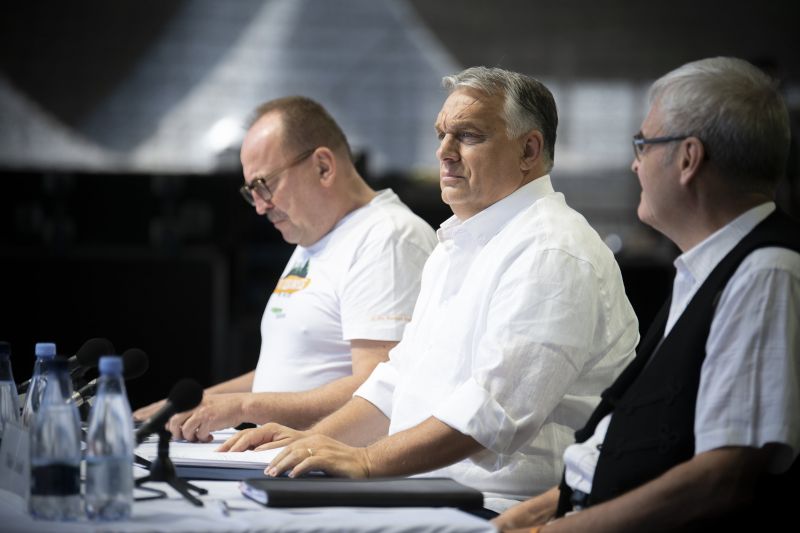 Körbeküldték az EP-képviselőknek Orbán tusványosi beszédét, valahogy pont a kényes részek maradtak ki belőle