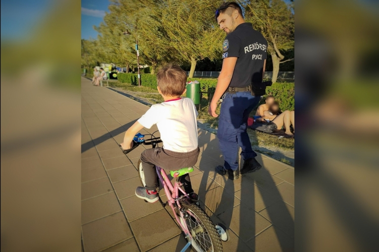 Elkóborolt kisfiút vittek vissza a családjához Siófokon a rendőrök