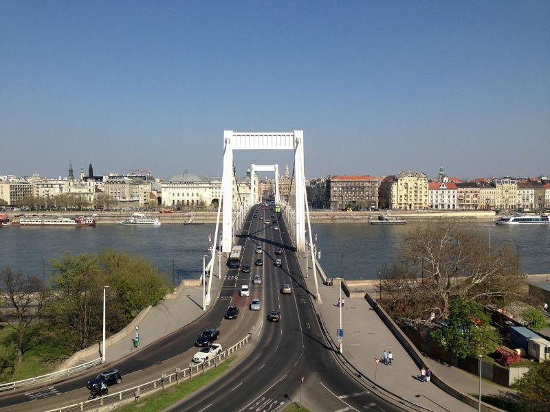 A Mi Hazánk sajtófőnöke is blokkolta hétfőn az Erzsébet híd forgalmát