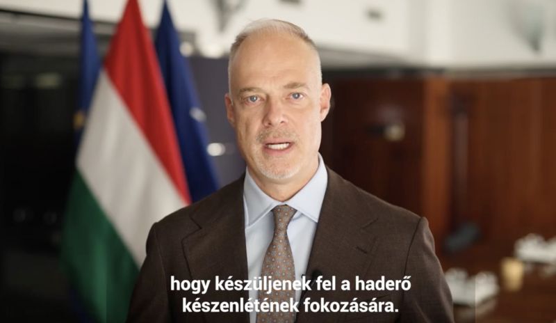 A magyar honvédelmi miniszter kiadta parancsot: fokozzák a hadsereg készenlétét