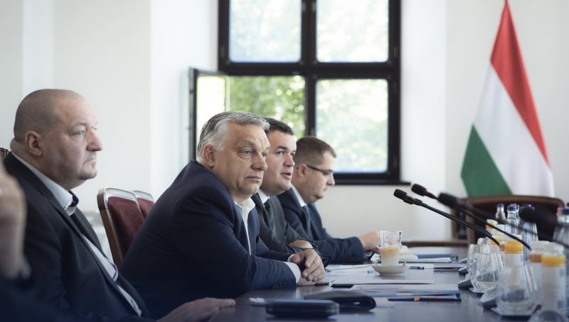 Rezsidisznó, tolvaj – Orbán posztolt, darabokra szedik, sortűz elé állítanák őket az egykori fideszesek is