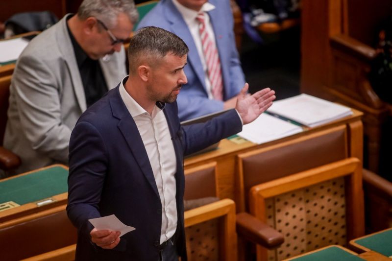 A Jobbik „meglepődöttség nélkül, de sajnálattal” fogadta Jakab Péter lemondását