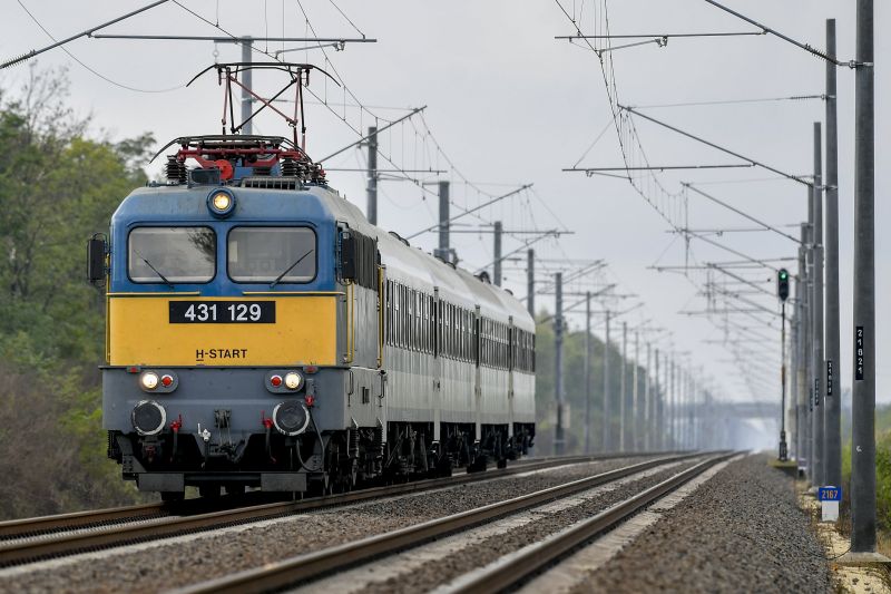 Vitézy Dávid magyarázza a bizonyítványt: elmondta, miért járnak régi vonatok az IC-k helyett