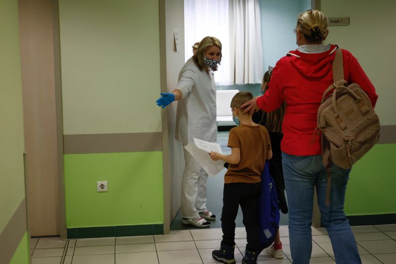 Kiderült végre! Ennyi gyereket ápolnak koronavírussal Magyarországon 