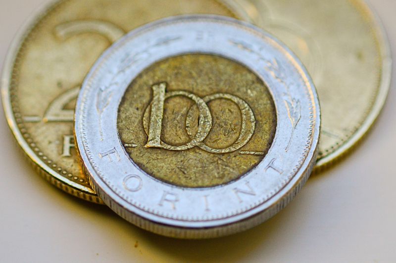 Ma váltson forintról euróra – Erősödött a valutánk
