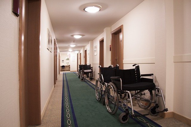 Vajon erre mit lép a kormány? Rezsivédelmet kérnek hatszázezer fogyatékossággal élő ember és családja számára